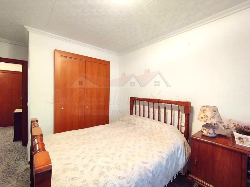 4 bedroom Villa for sale in Petrel / Petrer with garage - € 312,000 (Ref: 8826024)