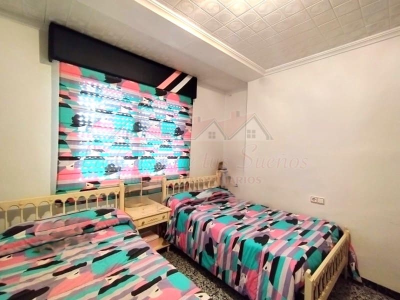 4 bedroom Villa for sale in Petrel / Petrer with garage - € 312,000 (Ref: 8826024)