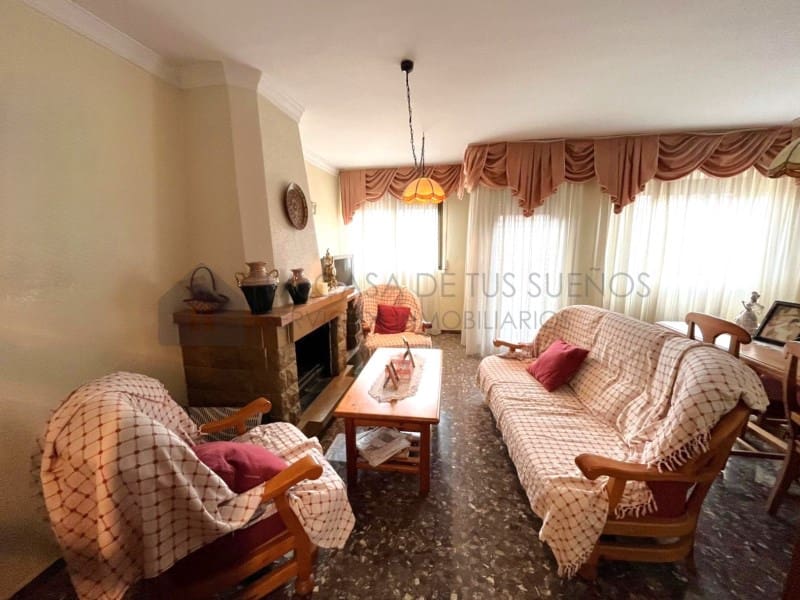 6 bedroom Townhouse for sale in Salinas - € 160,000 (Ref: 9847450)