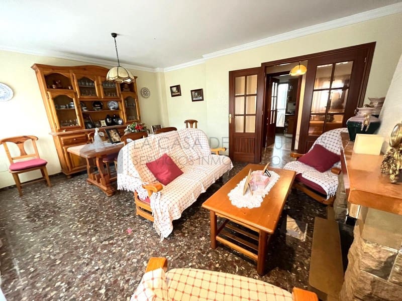 6 bedroom Townhouse for sale in Salinas - € 160,000 (Ref: 9847450)