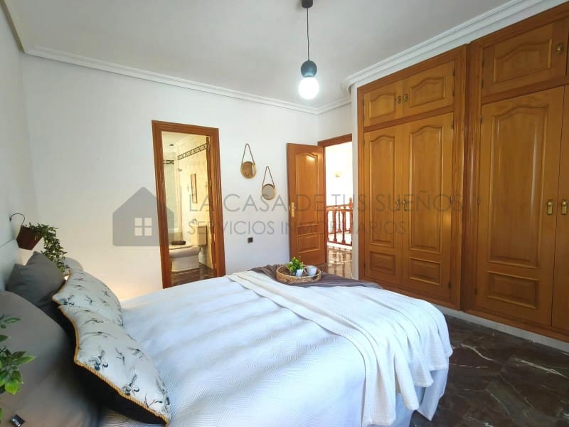 4 quarto Casa em Banda para venda em Sax com garagem - 245 000 € (Ref: 9847454)