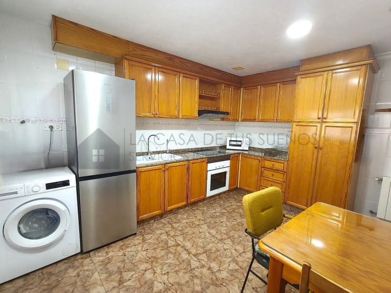 4 bedroom Townhouse for sale in Petrel / Petrer - € 219,700 (Ref: 9847456)