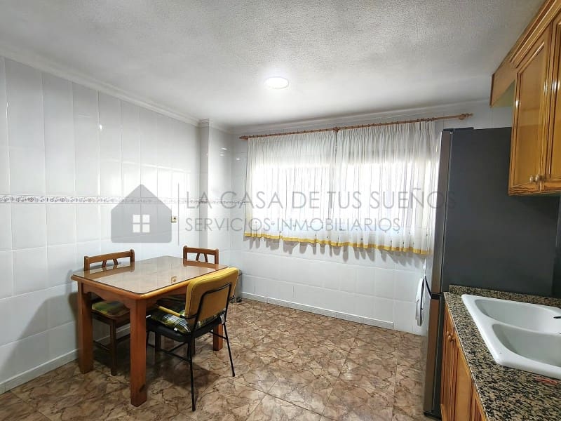 4 bedroom Townhouse for sale in Petrel / Petrer - € 219,700 (Ref: 9847456)