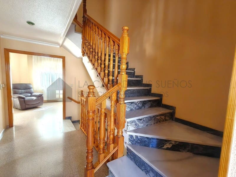4 bedroom Townhouse for sale in Petrel / Petrer - € 219,700 (Ref: 9847456)