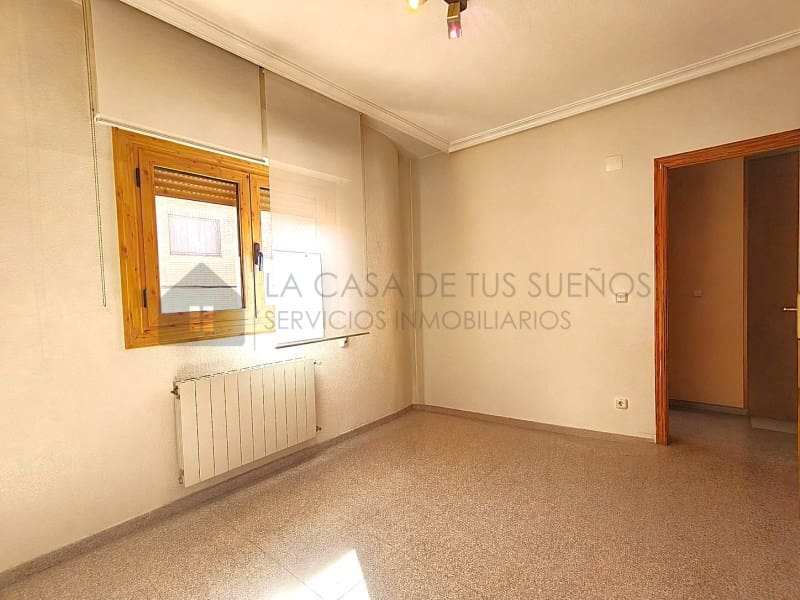4 bedroom Townhouse for sale in Petrel / Petrer - € 219,700 (Ref: 9847456)