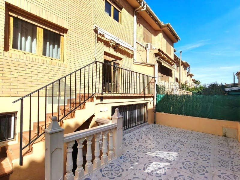 4 bedroom Townhouse for sale in Petrel / Petrer - € 219,700 (Ref: 9847456)