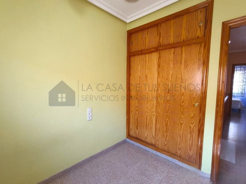 4 bedroom Townhouse for sale in Petrel / Petrer - € 219,700 (Ref: 9847456)