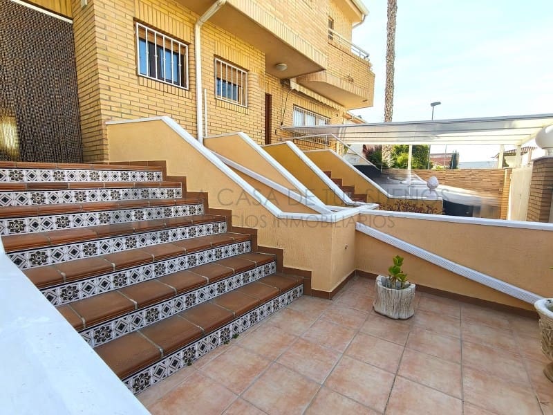 4 bedroom Townhouse for sale in Petrel / Petrer - € 219,700 (Ref: 9847456)