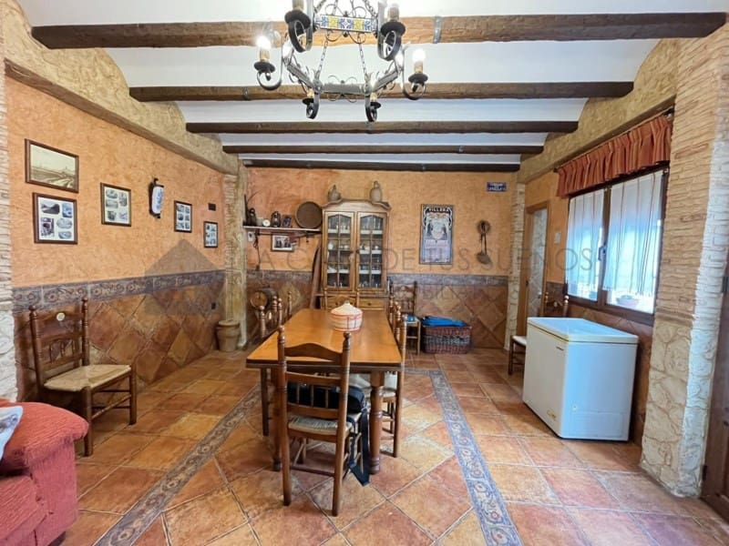 5 bedroom Townhouse for sale in Sax with garage - € 237,000 (Ref: 9847459)