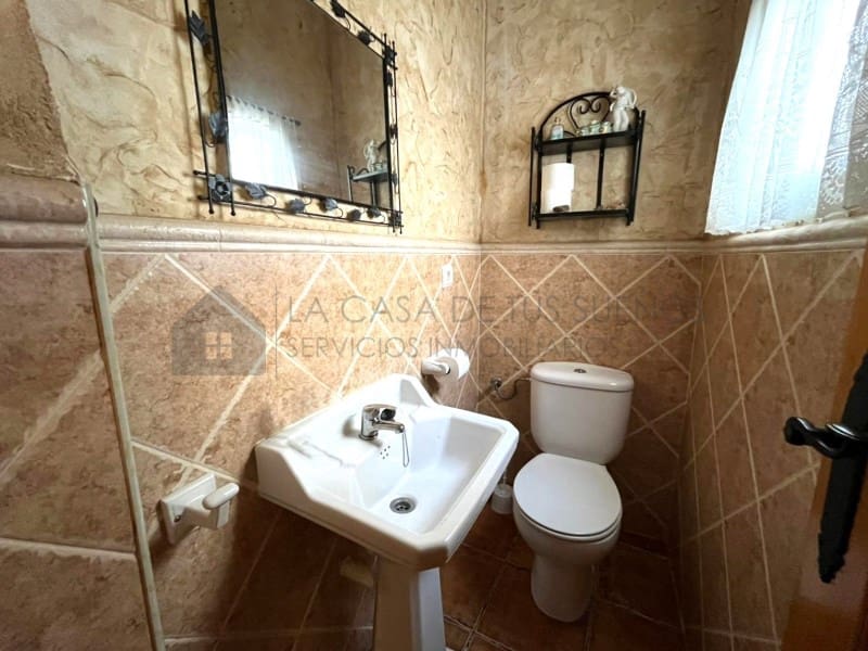 5 bedroom Townhouse for sale in Sax with garage - € 237,000 (Ref: 9847459)