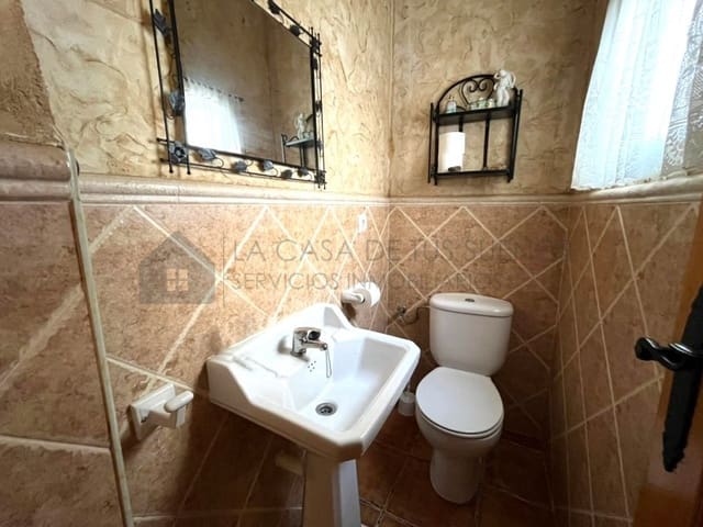 5 bedroom Townhouse for sale in Sax with garage - € 237,000 (Ref: 9847459)