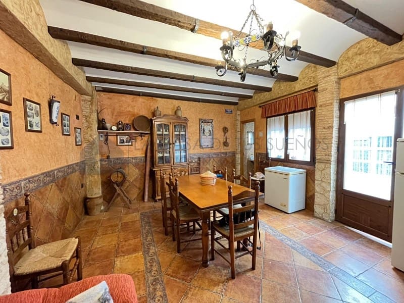 5 bedroom Townhouse for sale in Sax with garage - € 237,000 (Ref: 9847459)