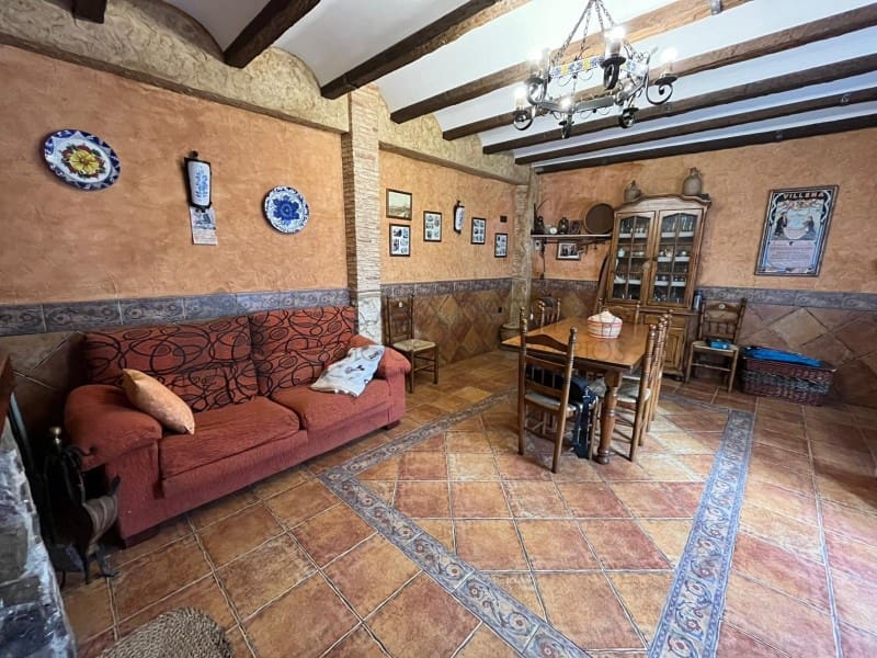 5 bedroom Townhouse for sale in Sax with garage - € 237,000 (Ref: 9847459)