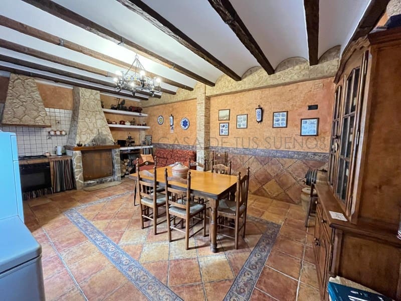 5 bedroom Townhouse for sale in Sax with garage - € 237,000 (Ref: 9847459)