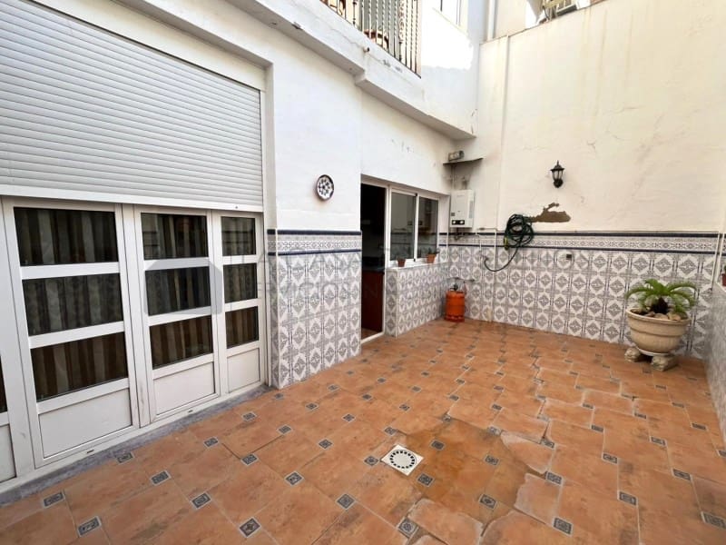5 bedroom Townhouse for sale in Sax with garage - € 237,000 (Ref: 9847459)