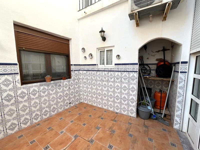 5 bedroom Townhouse for sale in Sax with garage - € 237,000 (Ref: 9847459)
