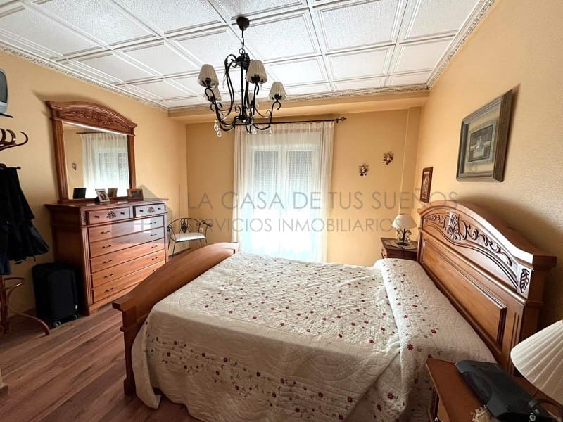 5 bedroom Townhouse for sale in Sax with garage - € 237,000 (Ref: 9847459)