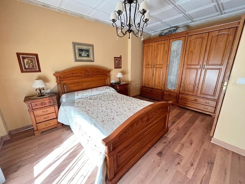 5 bedroom Townhouse for sale in Sax with garage - € 237,000 (Ref: 9847459)