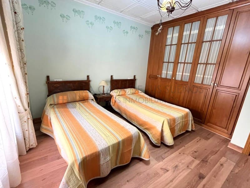 5 bedroom Townhouse for sale in Sax with garage - € 237,000 (Ref: 9847459)