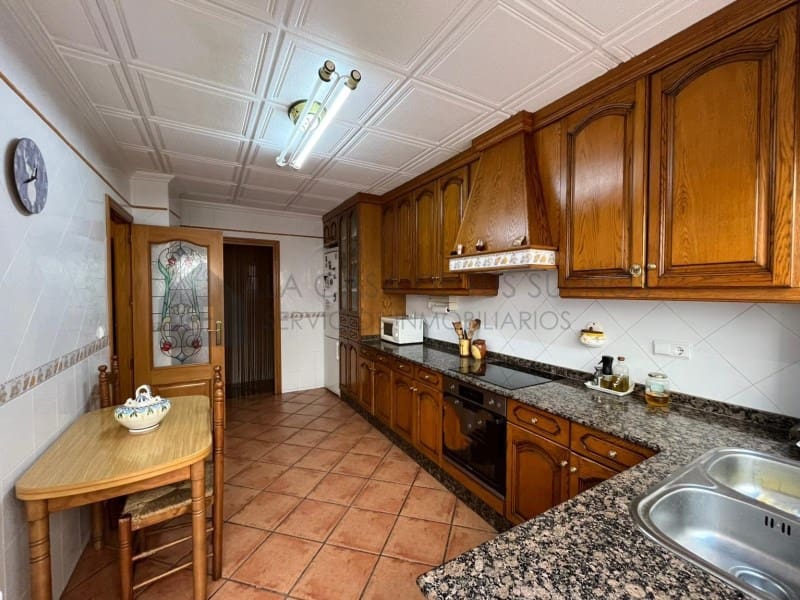 5 bedroom Townhouse for sale in Sax with garage - € 237,000 (Ref: 9847459)