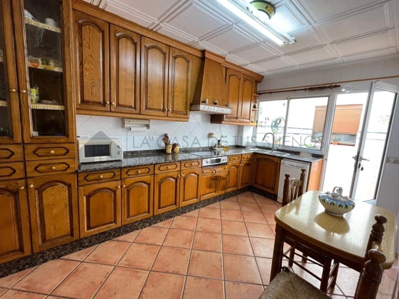 5 bedroom Townhouse for sale in Sax with garage - € 237,000 (Ref: 9847459)