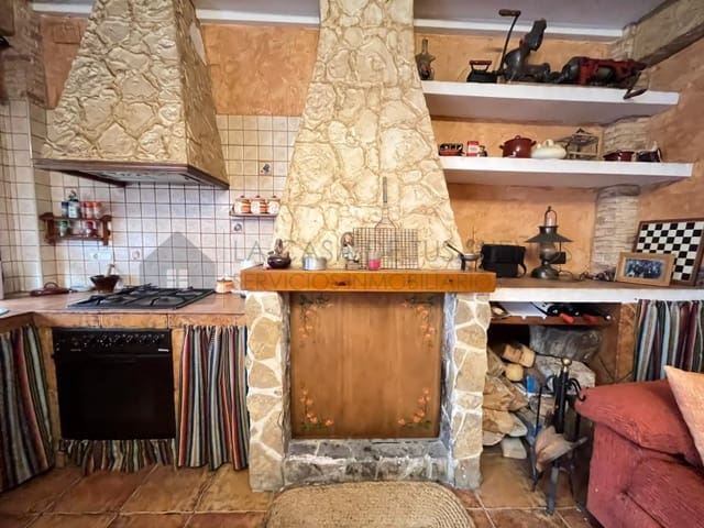 5 bedroom Townhouse for sale in Sax with garage - € 237,000 (Ref: 9847459)