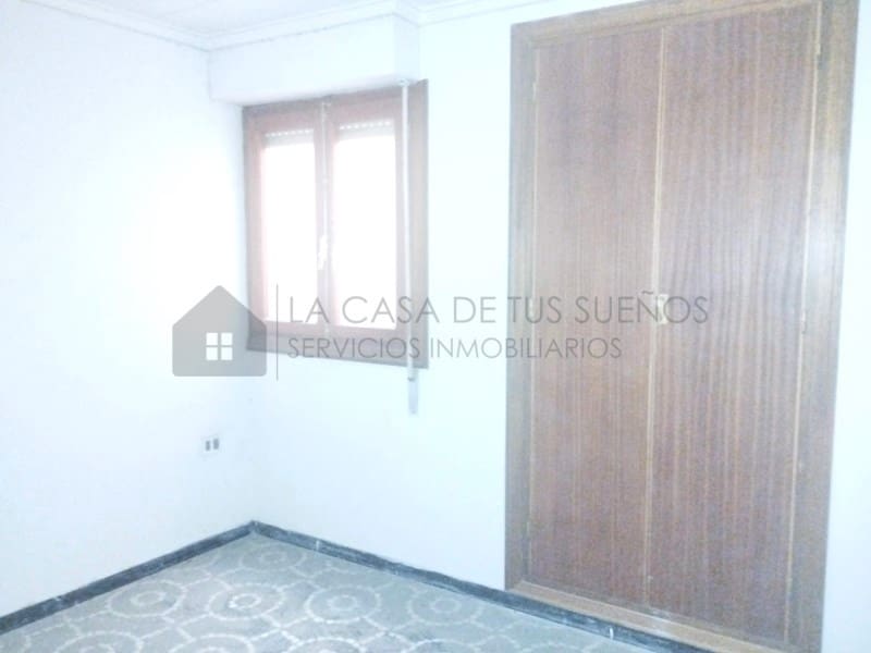 4 bedroom Flat for sale in Sax - € 95,000 (Ref: 9847478)
