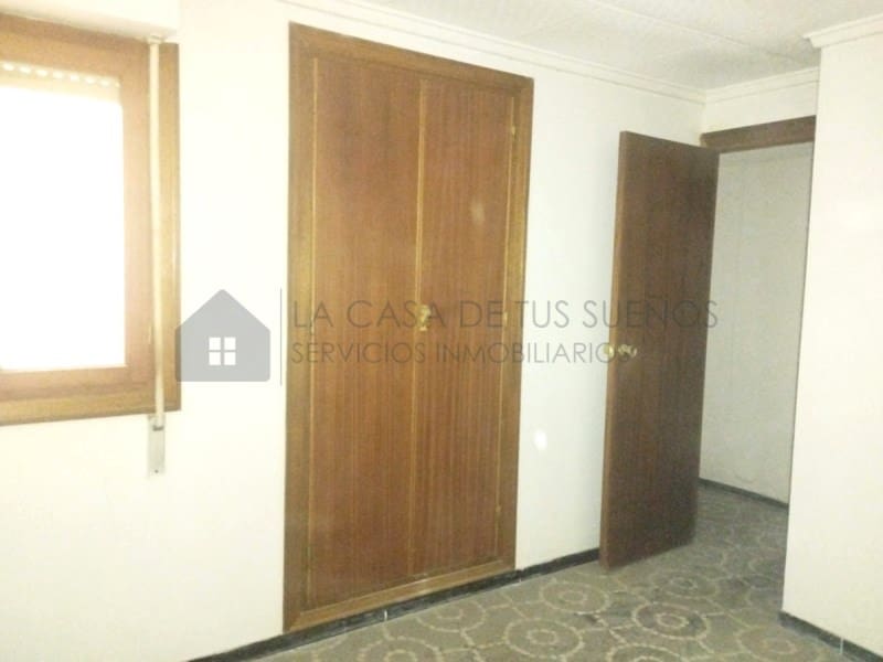 4 bedroom Flat for sale in Sax - € 95,000 (Ref: 9847478)