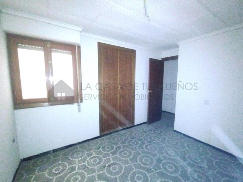 4 bedroom Flat for sale in Sax - € 95,000 (Ref: 9847478)