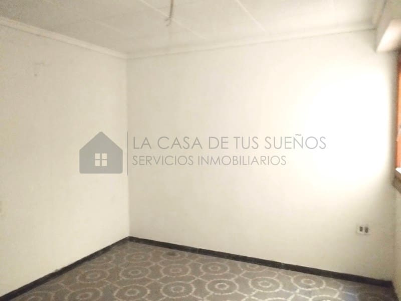 4 bedroom Flat for sale in Sax - € 95,000 (Ref: 9847478)