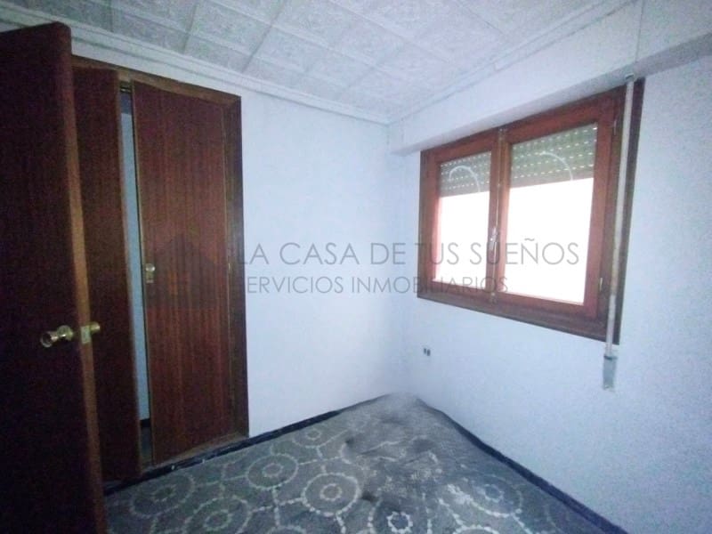 4 bedroom Flat for sale in Sax - € 95,000 (Ref: 9847478)