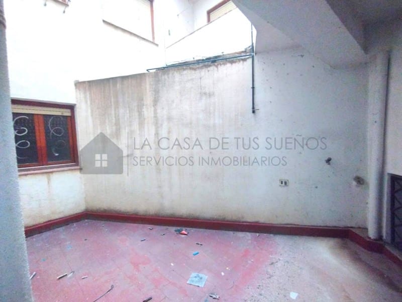 4 bedroom Flat for sale in Sax - € 95,000 (Ref: 9847478)