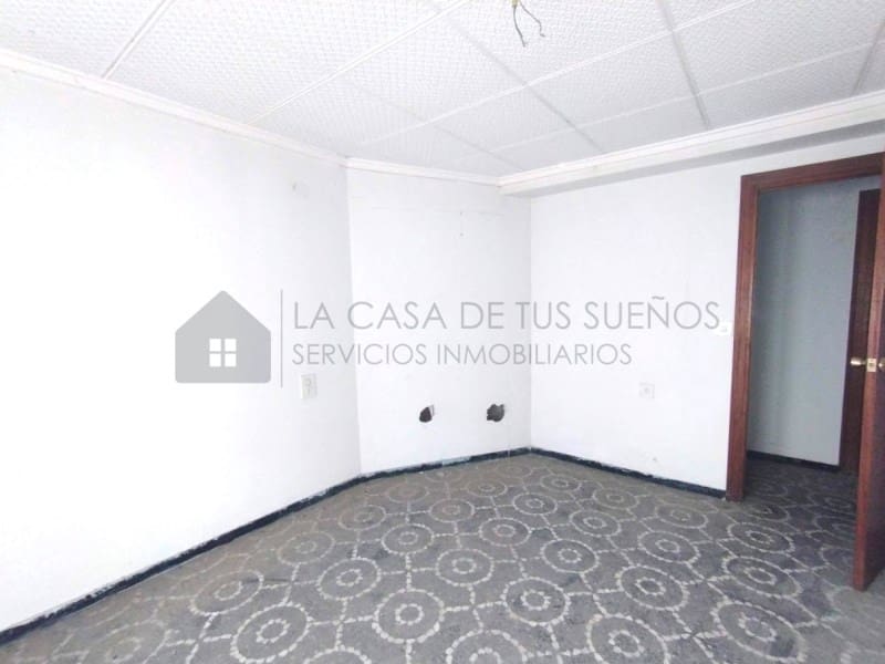 4 bedroom Flat for sale in Sax - € 95,000 (Ref: 9847478)
