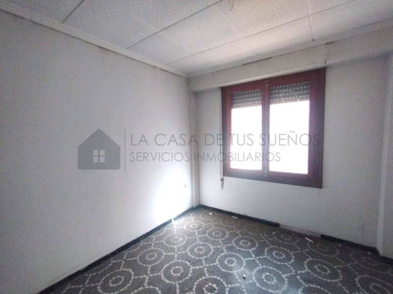4 bedroom Flat for sale in Sax - € 95,000 (Ref: 9847478)