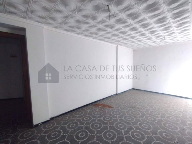 4 bedroom Flat for sale in Sax - € 95,000 (Ref: 9847478)