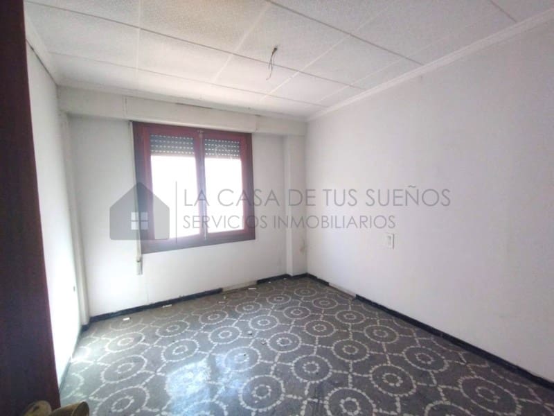 4 bedroom Flat for sale in Sax - € 95,000 (Ref: 9847478)