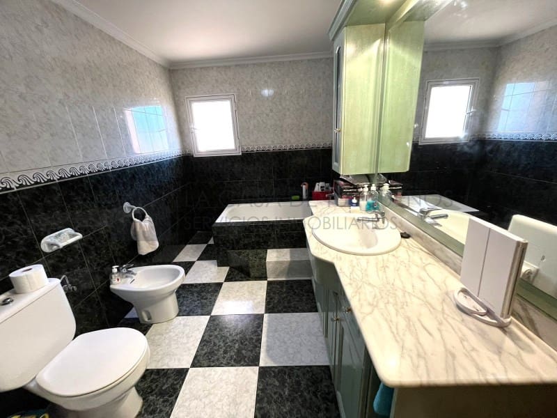 5 soverom Hus til salgs i Pinoso med garasje - € 345 000 (Ref: 9847479)