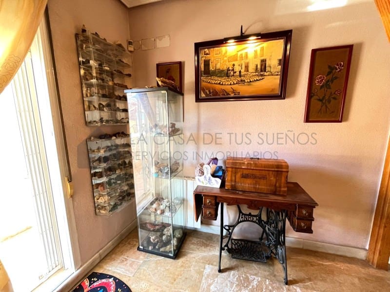 5 soverom Hus til salgs i Pinoso med garasje - € 345 000 (Ref: 9847479)