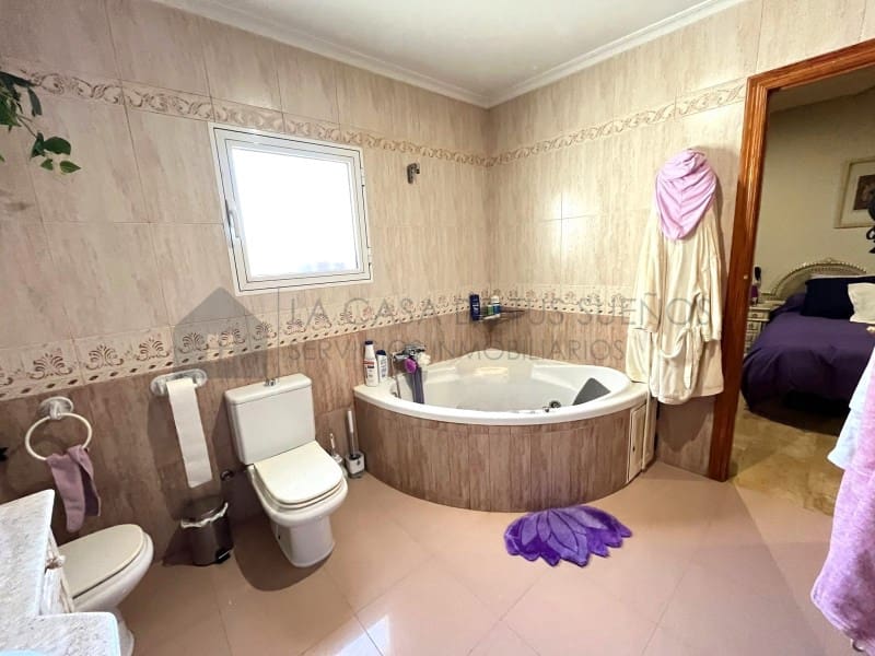 5 soverom Hus til salgs i Pinoso med garasje - € 345 000 (Ref: 9847479)