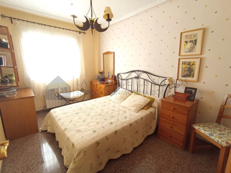 5 quarto Casa em Banda para venda em Sax com garagem - 233 000 € (Ref: 9847481)