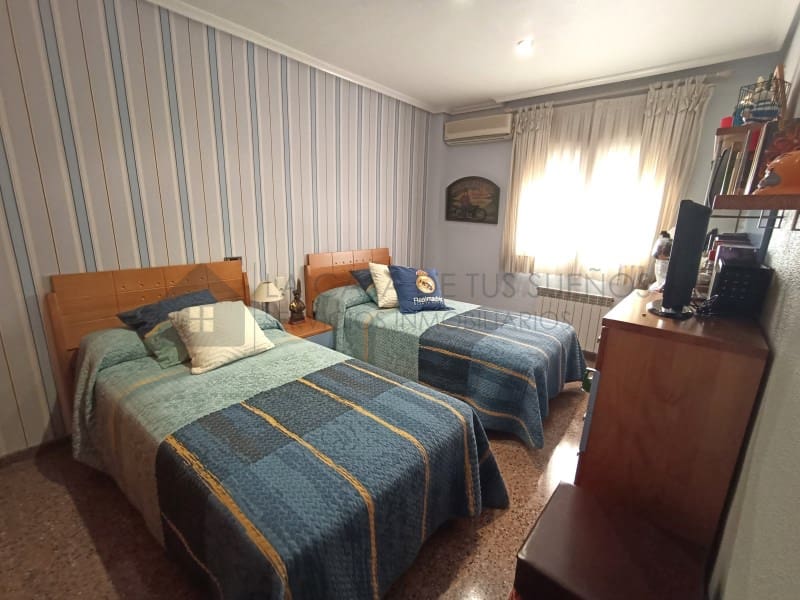 5 quarto Casa em Banda para venda em Sax com garagem - 233 000 € (Ref: 9847481)