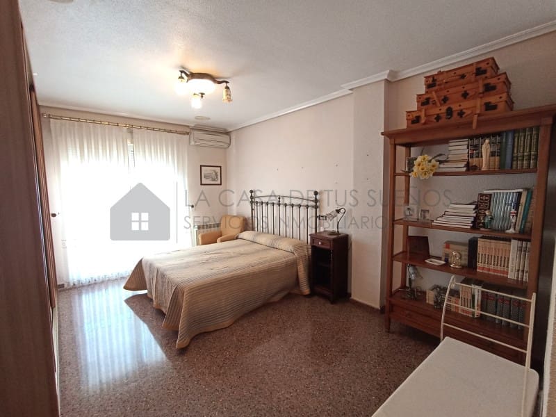 5 quarto Casa em Banda para venda em Sax com garagem - 233 000 € (Ref: 9847481)