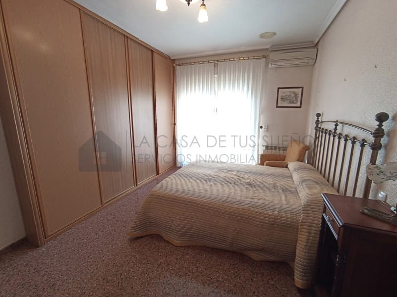 5 quarto Casa em Banda para venda em Sax com garagem - 233 000 € (Ref: 9847481)