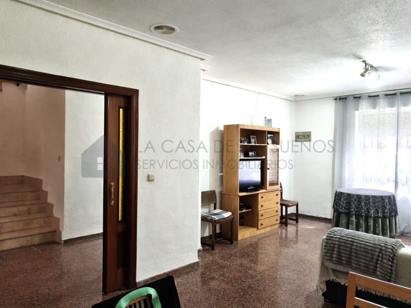 5 bedroom Townhouse for sale in Elda - € 230,000 (Ref: 9847484)