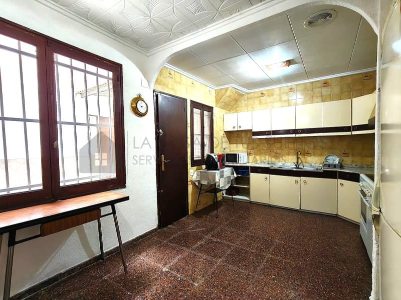 5 bedroom Townhouse for sale in Elda - € 230,000 (Ref: 9847484)
