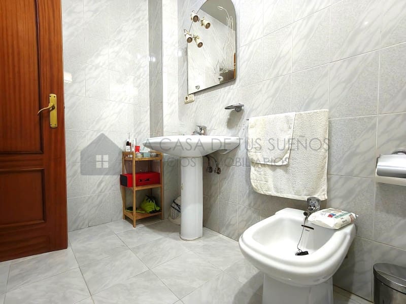 5 bedroom Townhouse for sale in Elda - € 230,000 (Ref: 9847484)