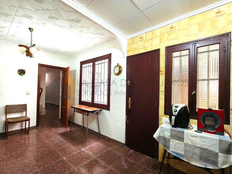 5 bedroom Townhouse for sale in Elda - € 230,000 (Ref: 9847484)