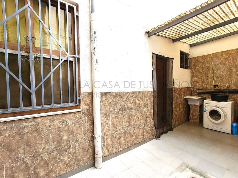 5 bedroom Townhouse for sale in Elda - € 230,000 (Ref: 9847484)