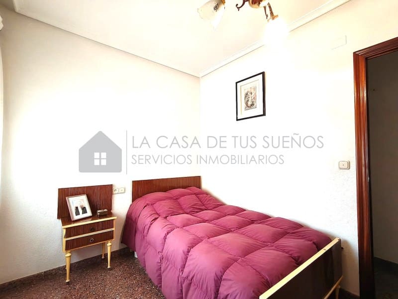5 bedroom Townhouse for sale in Elda - € 230,000 (Ref: 9847484)