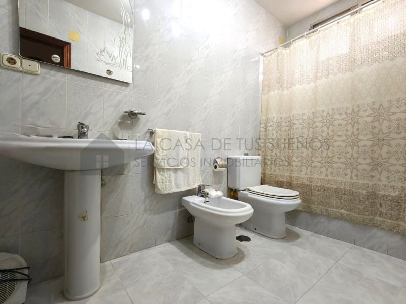 5 bedroom Townhouse for sale in Elda - € 230,000 (Ref: 9847484)
